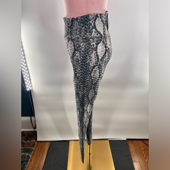 NWT No Boundaries Snake Print Honeycomb Leggings - Picture 8 of 11
